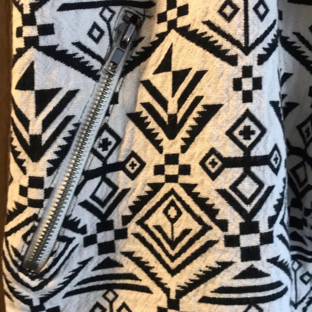 Forever 21 Geometric Pattern Vest - Picture 4 of 5